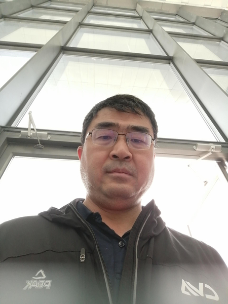 张育明头像