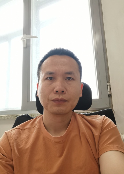 王力头像
