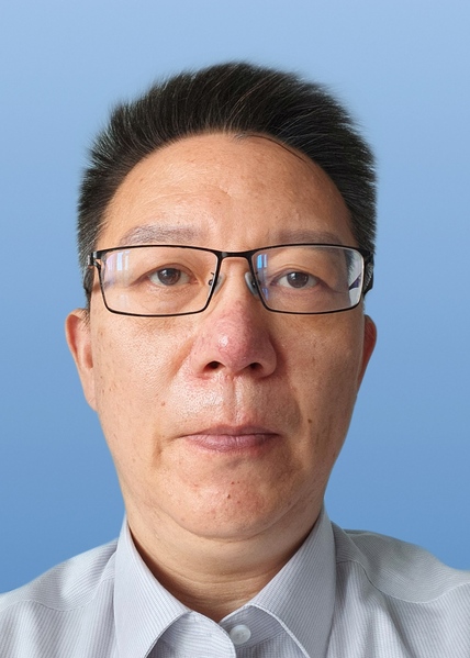 何亚东头像